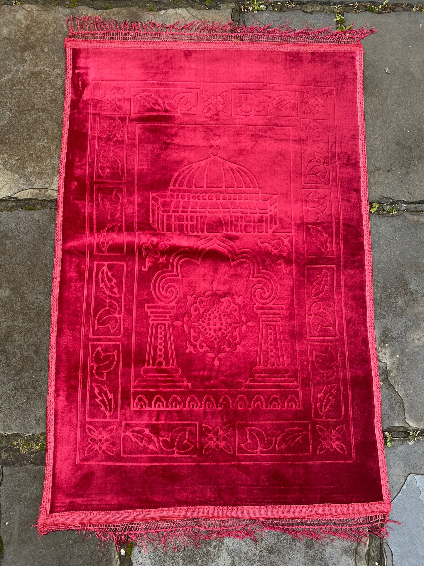 Velvet Red Distraction-free Prayer Rug