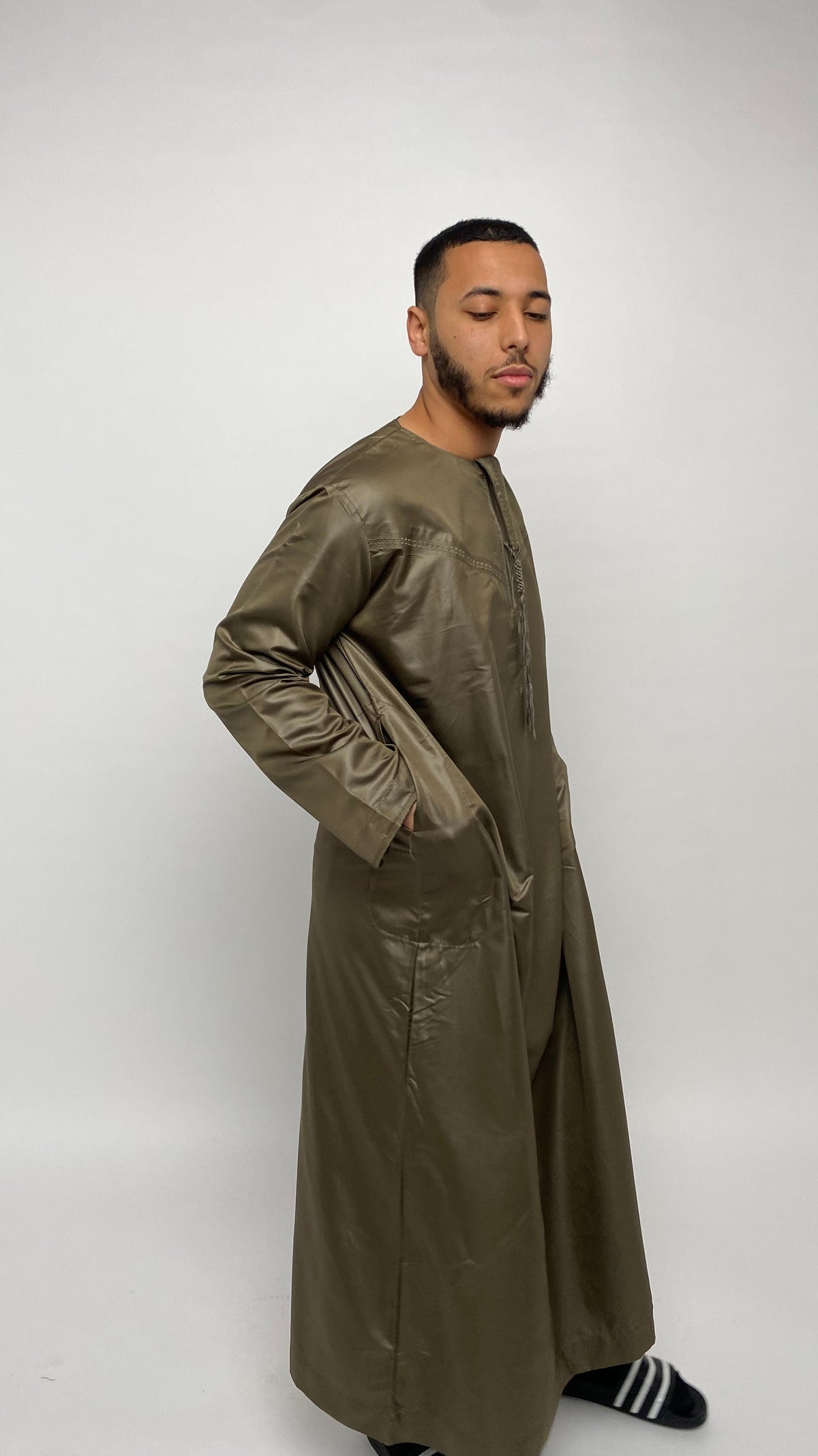 Glossy Khaki Emirati Thobe
