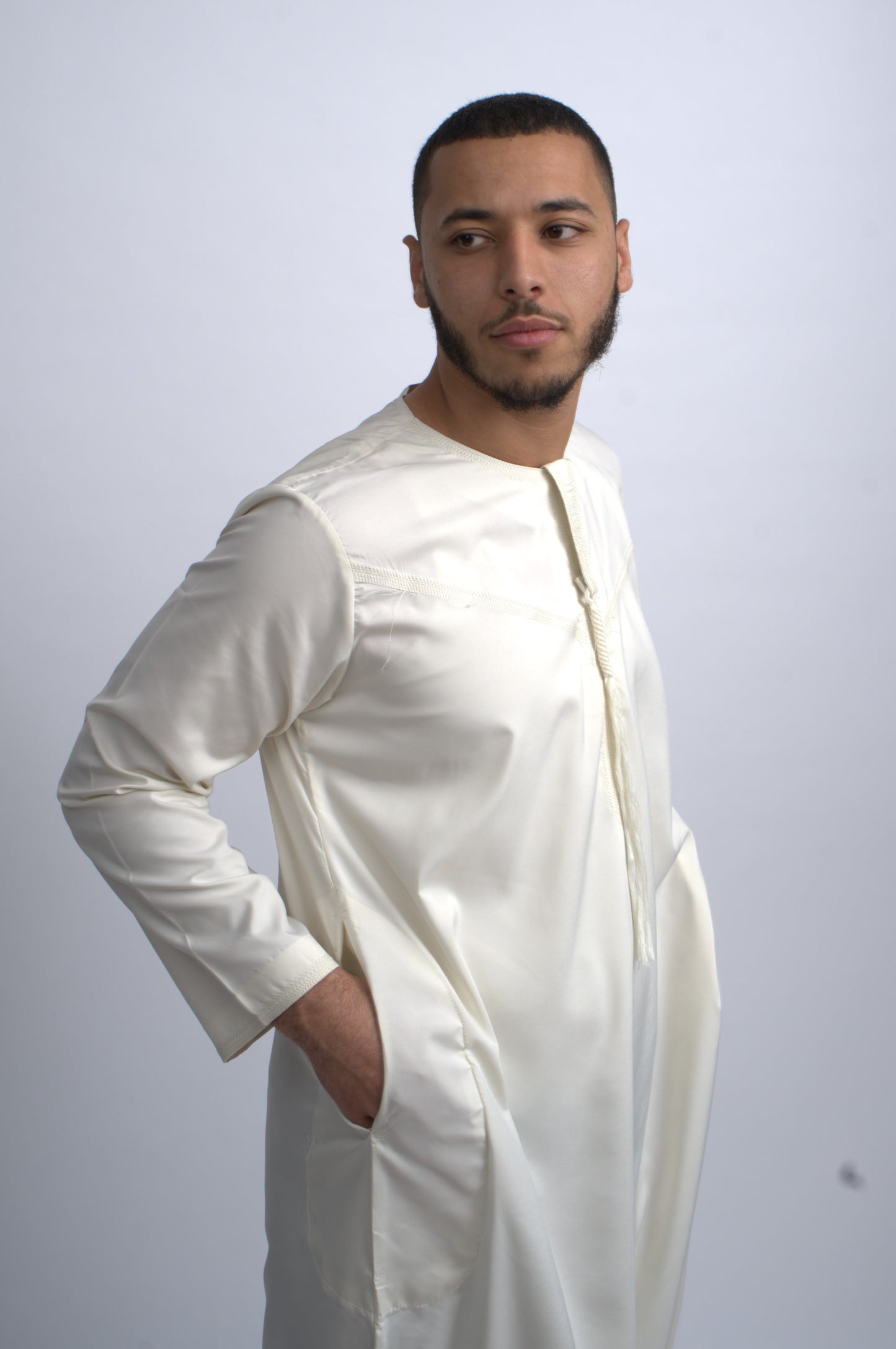 Pure White Emirati Thobe – Ihsaan Drip