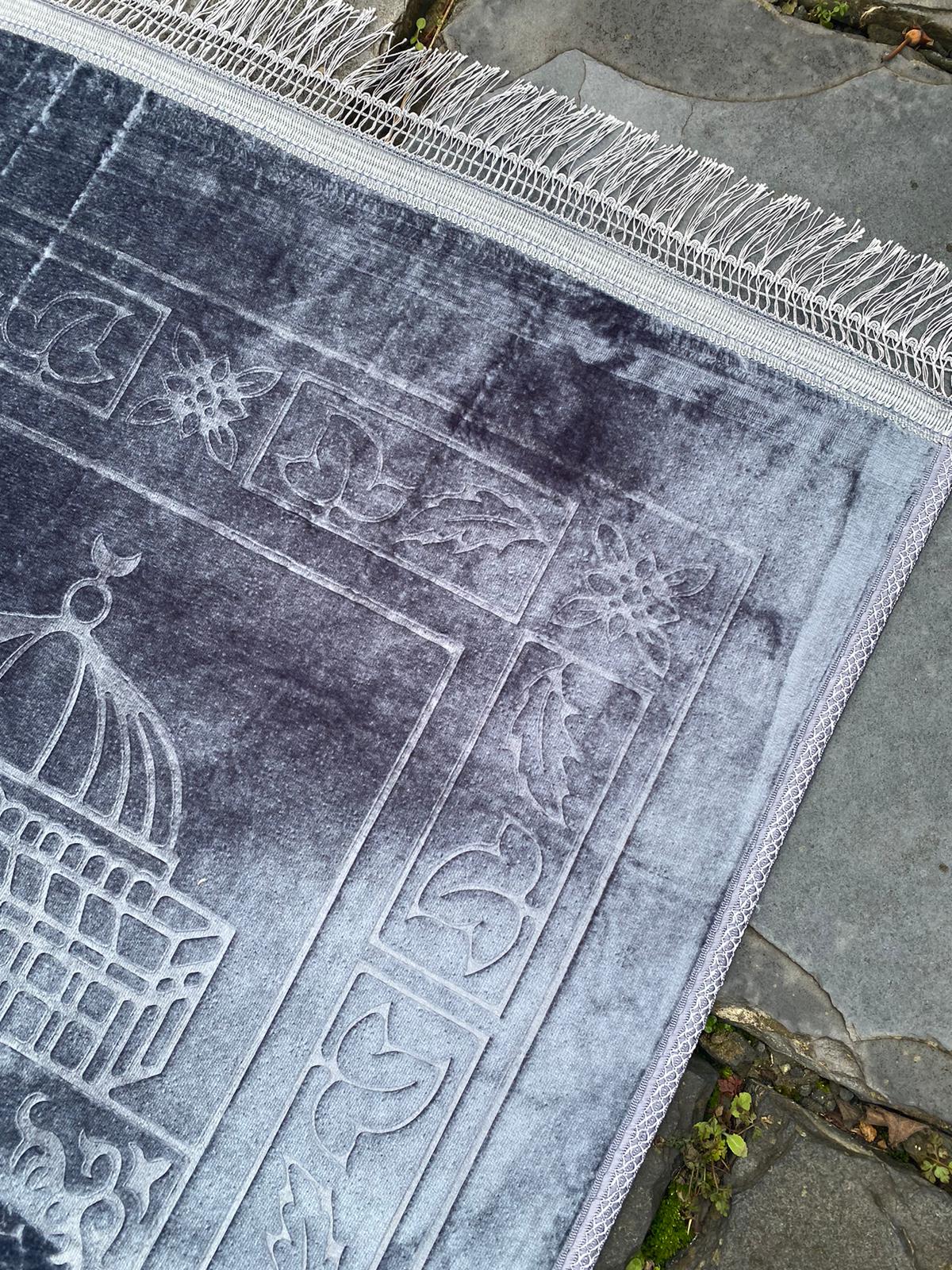 Metallic Silver Distraction-free Prayer Rug