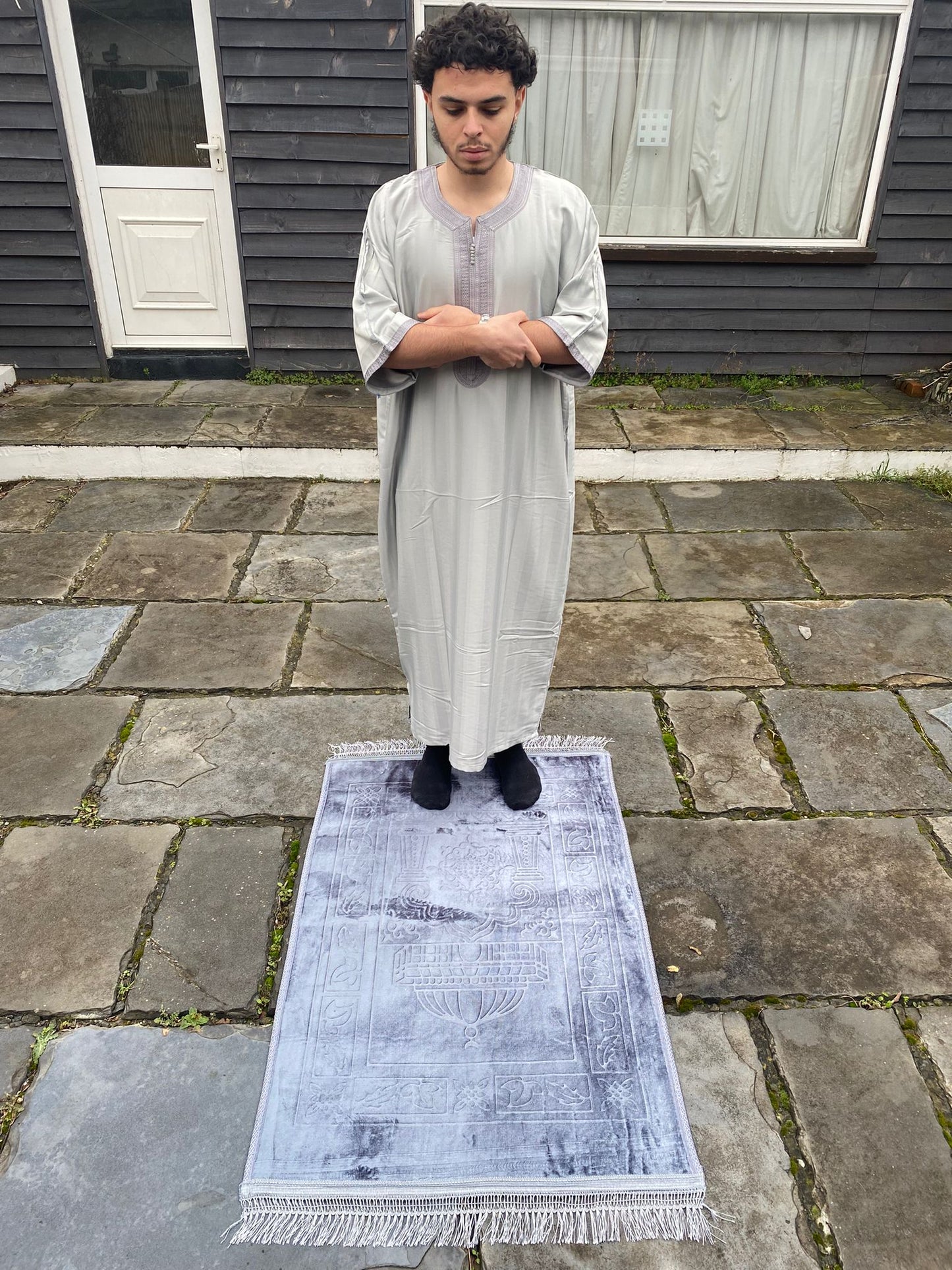 Metallic Silver Distraction-free Prayer Rug