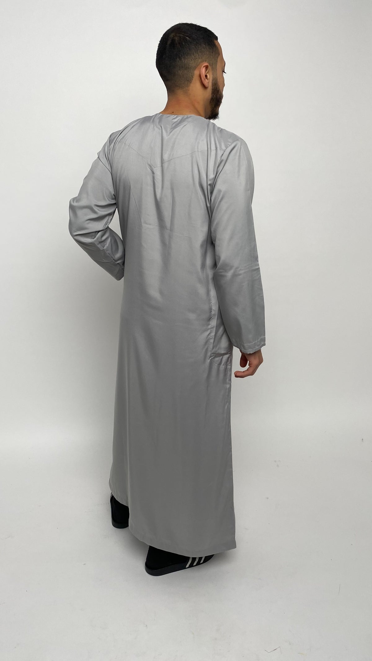 Cold Grey Emirati Thobe